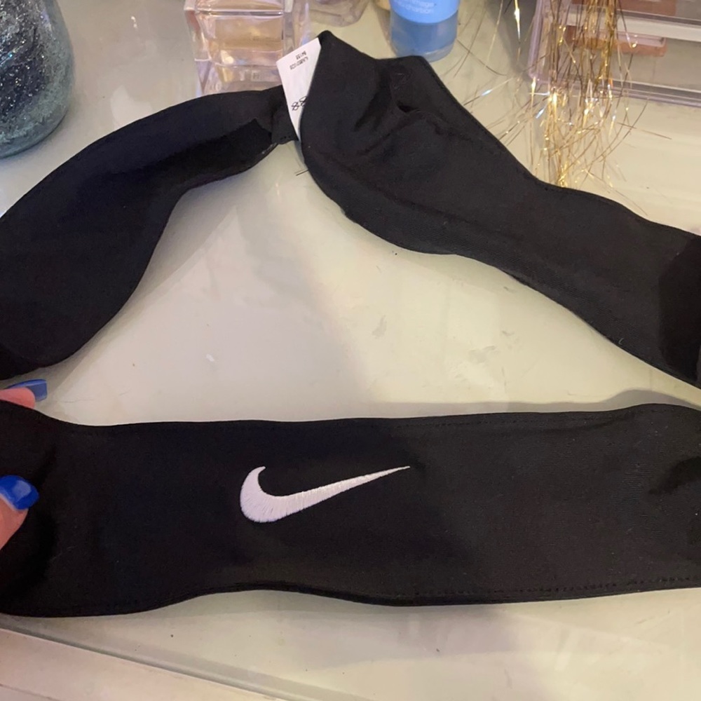 Black Nike tie headband